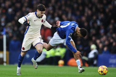 Chelsea 'den Pedro Neto Everton Premier Lig maçında Everton Chelsea' ye karşı Goodison Park, Liverpool, Birleşik Krallık 'ta 22 Aralık 2024' te oynanan karşılaşmada Everton 'dan Iliman Ndiaye faul yaptı.