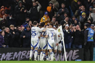 Leeds United takımından Jayden Bogle, 21 Aralık 2024 tarihinde Leeds, İngiltere 'deki Elland Road' da oynanan Sky Bet Şampiyonası maçında 2-0 'lık galibiyetini kutluyor.