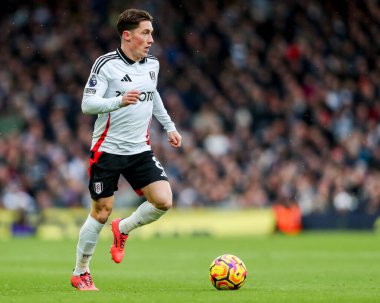 Fulham 'dan Harry Wilson 22 Aralık 2024' te Craven Cottage, Londra, İngiltere 'de oynanan Premier League maçında topla koşuyor.
