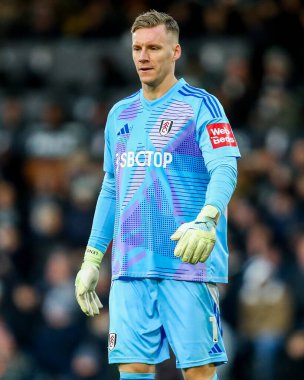 Fulham 'dan Bernd Leno Premier Lig maçı sırasında Londra Craven Cottage' da Fulham 'a karşı Southampton maçına bakıyor, 22 Aralık 2024