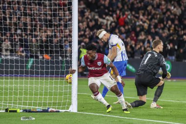 West Ham United takımından Muhammed Kudus, 21 Aralık 2024 'te Londra' daki Londra Stadyumu 'nda oynanan Premier League maçında West Ham United ve Hove Albion maçında 1-1 kazanma hedefini kutluyor.