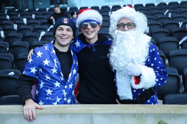Fulham taraftarları Premier League maçından önce Craven Cottage 'a geldiler Fulham Southampton' a karşı Craven Cottage, Londra, İngiltere, 22 Aralık 2024