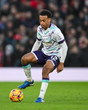 Bournemouth 'dan Tyler Adams 22 Aralık 2024' te Old Trafford, Manchester, Birleşik Krallık 'ta oynanan Premier League maçında topla bir çıkış yaptı.