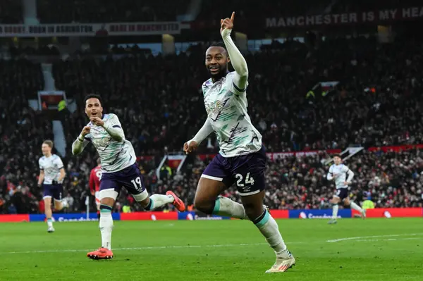 Bournemouth 'dan Antoine Semenyo 22 Aralık 2024' te Old Trafford, Manchester, Birleşik Krallık 'ta oynanan Premier League maçında 0-3' lük galibiyet golünü kutluyor.