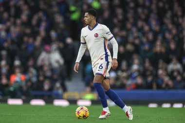 Chelsea 'den Levi Colwill Premier Lig maçında topla birlikte 22 Aralık 2024' te Goodison Park, Liverpool 'da Everton Chelsea' ye karşı.