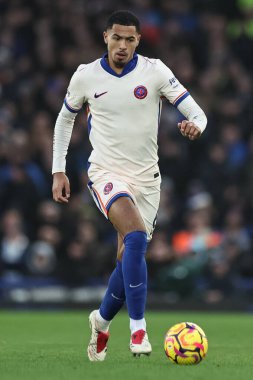 Chelsea 'den Levi Colwill, 22 Aralık 2024' te İngiltere 'nin Liverpool kentinde oynanan Goodison Park' ta oynanan Premier League maçında topu fırlattı.