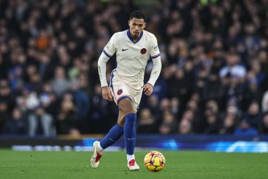 Chelsea 'den Levi Colwill, 22 Aralık 2024' te İngiltere 'nin Liverpool kentinde oynanan Goodison Park' ta oynanan Premier League maçında topu fırlattı.