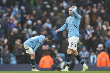 Manchester City Premier League maçında Manchester City Everton 'a karşı 26 Aralık 2024' te Etihad Stadyumu 'nda son düdük çaldıktan sonra kederli bir Erling Haaland.