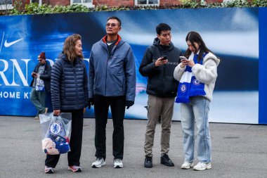 Taraftarlar, Premier Lig karşılaşması öncesinde Stamford Köprüsü 'ne Stamford Köprüsü' nde Chelsea Fulham 'a karşı 26 Aralık 2024' te geldiler.