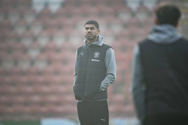 Blackpool 'dan Ashley Fletcher, 26 Aralık 2024' te Wrexham 'a karşı Blackpool SToK Cae Ras, Wrexham, İngiltere' de oynanan Sky Bet 1 karşılaşmasında sisli sahada ayakta duruyor.