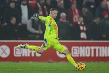 Nottingham Ormanı 'ndan Matz Sels Premier League maçı sırasında Nottingham Forest Tottenham Hotspur' a karşı 26 Aralık 2024 'te Nottingham, İngiltere' de serbest atış yaptı.