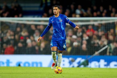 Chelsea 'li Levi Colwill Premier Lig karşılaşmasında topla koşuyor Chelsea Fulham' a karşı Stamford Bridge, Londra, İngiltere, 26 Aralık 2024
