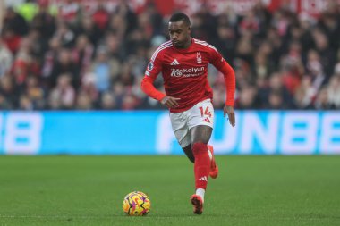 Nottingham Ormanı 'ndan Callum Hudson-Odoi Premier Lig maçı sırasında Nottingham Forest Tottenham Hotspur' a karşı 26 Aralık 2024 'te İngiltere' nin Nottingham şehrinde oynanan maçta topu aldı.