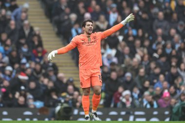 Manchester City 'den Stefan Ortega Moreno, Manchester City' nin Everton 'a karşı oynadığı Premier League maçında 26 Aralık 2024' te Etihad Stadyumu 'nda tepki gösterdi.
