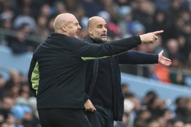 Everton 'ın teknik direktörü ve Manchester City teknik direktörü Sean Dyche, Manchester City' nin Everton 'a karşı oynadığı Premier League maçında 26 Aralık 2024' te tepki gösterdi.