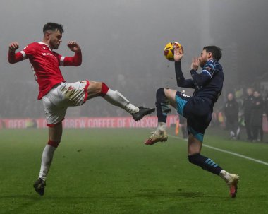 Blackpool 'dan James Husband ve Wrexham' dan Ryan Barnett, Wrexham - Blackpool maçı sırasında Wrexham - SToK Cae Ras, Wrexham, İngiltere