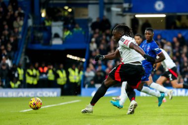 Fulham 'dan Calvin Bassey Premier Lig maçında Chelsea Fulham' a karşı Stamford Bridge, Londra, Birleşik Krallık 'ta 26 Aralık 2024' te