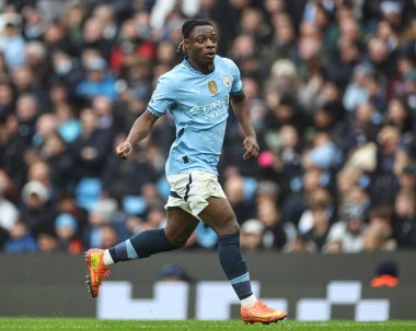 Manchester City ile Everton arasındaki Premier League maçı sırasında Manchester City 'den Jeremy Doku, Etihad Stadyumu, Manchester, İngiltere, 26 Aralık 2024