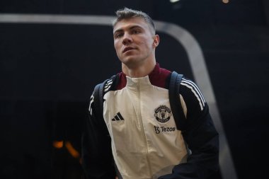 Manchester United takımından Rasmus Hjlund, 26 Aralık 2024 tarihinde İngiltere 'nin Molineux kentinde oynanan Premier League karşılaşması öncesinde Manchester United' a karşı Wolverhampton Wanderers maçına geldi.