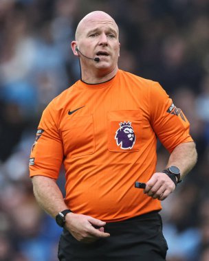 Hakem Simon Hooper Premier Lig maçı sırasında Manchester City Everton 'a karşı Etihad Stadyumu, Manchester, İngiltere, 26 Aralık 2024