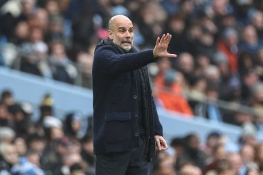 Manchester City teknik direktörü Pep Guardiola, Premier League maçında Manchester City Everton 'a karşı Etihad Stadyumu' nda 26 Aralık 2024 'te teknik alanda tepki gösterdi.