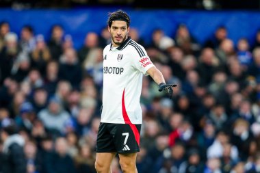 Fulham 'dan Raul Jimenez, Premier League maçında takım talimatlarını veriyor. Chelsea Fulham' a karşı Stamford Bridge, Londra, Birleşik Krallık, 26 Aralık 2024
