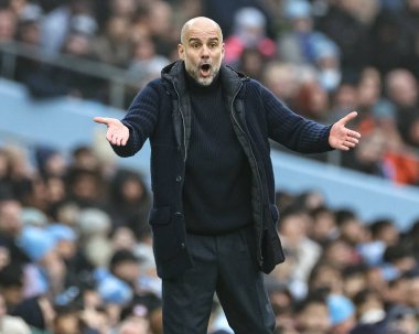 Manchester City teknik direktörü Pep Guardiola, Premier League maçında Manchester City Everton 'a karşı Etihad Stadyumu' nda 26 Aralık 2024 'te teknik alanda tepki gösterdi.