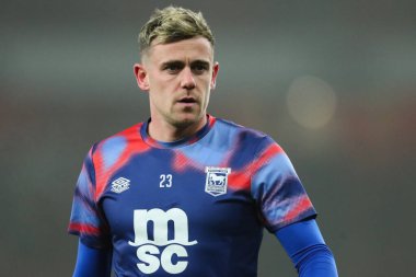Ipswich Town 'dan Sammie Szmodics Premier League maçı öncesinde ısınma turunda Arsenal Ipswich Town' a karşı Emirates Stadyumu, Londra, Birleşik Krallık, 27 Aralık 2024