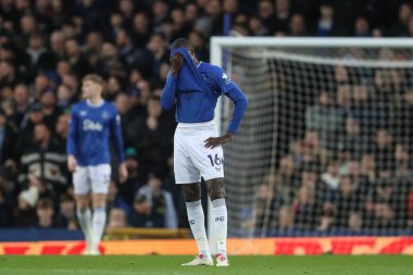 Everton 'dan Abdoulaye Doucour, Premier League maçı sırasında Goodison Park, Liverpool, Birleşik Krallık' ta oynanan Everton - Nottingham Forest maçında Woods 'tan gol atmaya tepki gösterdi.