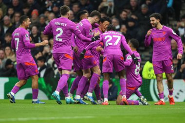 Wolverhampton Wanderers takımından Hwang Hee-Chan, Premier League maçında Tottenham Hotspur Wolverhampton Wanderers 'a karşı 29 Aralık 2024' te Londra 'daki Tottenham Hotspur Stadyumu' nda 0-1 kazanma golünü kutluyor.