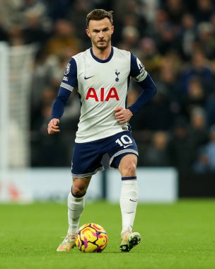 Tottenham Hotspur 'dan James Maddison Premier League maçında Tottenham Hotspur' a karşı Wolverhampton Wanderers, Tottenham Hotspur Stadyumu 'nda 29 Aralık 2024' te pas attı.