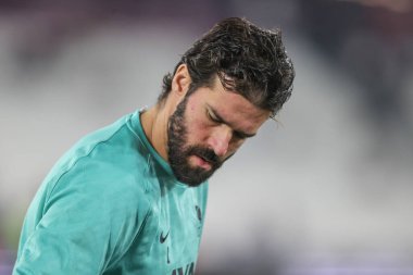 Liverpool 'dan Alisson Becker Premier League maçında maç öncesi ısınma oturumunda West Ham United Liverpool' a karşı Londra Stadyumu, Londra, İngiltere, 29 Aralık 2024