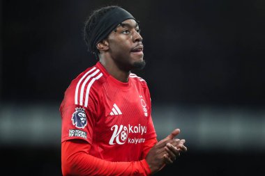 Nottingham Ormanı 'ndan Anthony Elanga, İngiltere' nin Liverpool kenti Goodison Park 'ta oynanan Premier League maçı sırasında gezgin taraftarları alkışlıyor.