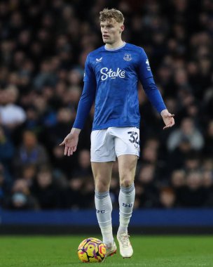 Everton 'dan Jarrad Branthwaite Premier League maçı sırasında Goodison Park, Liverpool, Birleşik Krallık' ta Everton ve Nottingham Forest maçına çıktı.