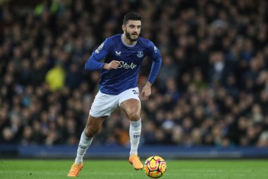 Everton 'dan Armando Broja Premier Lig maçında topla birlikte Goodison Park, Liverpool, Birleşik Krallık' ta Everton - Nottingham Forest maçında.