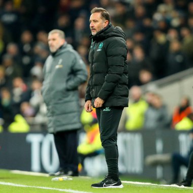 Wolverhampton Wanderers 'dan Vitor Pereira, Premier League karşılaşmasında Tottenham Hotspur' a karşı Wolverhampton Wanderers 'ı izliyor. Tottenham Hotspur Stadyumu, Londra, Birleşik Krallık, 29 Aralık 2024