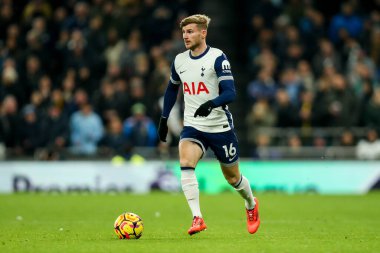 Tottenham Hotspur takımından Timo Werner, Premier League maçında Tottenham Hotspur 'a karşı Wolverhampton Wanderers maçında topla koşuyor. Tottenham Hotspur Stadyumu, Londra, Birleşik Krallık, 29 Aralık 2024