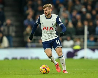 Tottenham Hotspur takımından Timo Werner, Premier League maçında Tottenham Hotspur 'a karşı Wolverhampton Wanderers maçında topla koşuyor. Tottenham Hotspur Stadyumu, Londra, Birleşik Krallık, 29 Aralık 2024