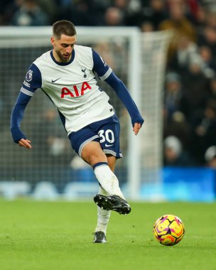 Tottenham Hotspur takımından Rodrigo Bentancur, Premier Lig maçında Tottenham Hotspur 'a karşı Wolverhampton Wanderers maçında pas attı. Tottenham Hotspur Stadyumu, Londra, Birleşik Krallık, 29 Aralık 2024