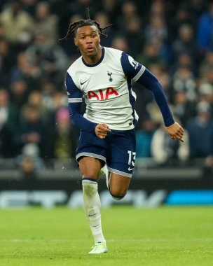 Tottenham Hotspur 'dan Destiny Udogie Premier League maçı sırasında Tottenham Hotspur Wolverhampton Wanderers' a karşı Tottenham Hotspur Stadyumu, Londra, Birleşik Krallık, 29 Aralık 2024
