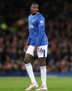 Everton 'dan Abdoulaye Doucour Premier Lig maçı sırasında Everton, Nottingham Ormanı' na karşı Goodison Park, Liverpool, Birleşik Krallık, 29 Aralık 2024