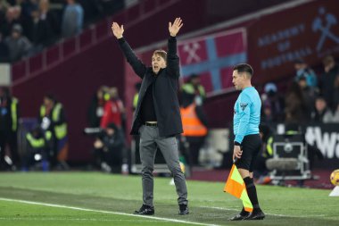 West Ham United takımının teknik direktörü Julen Lopetegui, Premier League maçında Liverpool 'a karşı Londra Stadyumu' nda 29 Aralık 2024 tarihinde oynanan karşılaşmada teknik alanda tepki gösterdi.