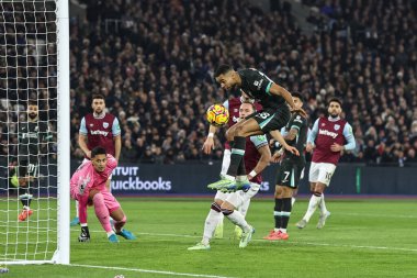 Liverpool 'dan Cody Gakpo, Premier League maçında West Ham United Liverpool' a karşı Londra Stadyumu 'nda 29 Aralık 2024' te oynanan gol önünde topu kaçırdı.