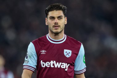 West Ham United 'dan Konstantinos Mavropanos Premier League maçı sırasında Liverpool' a karşı Londra Stadyumu, Londra, Birleşik Krallık, 29 Aralık 2024