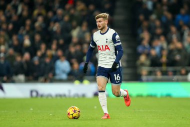 Tottenham Hotspur takımından Timo Werner, Premier League maçında Tottenham Hotspur 'a karşı Wolverhampton Wanderers maçında topla koşuyor. Tottenham Hotspur Stadyumu, Londra, Birleşik Krallık, 29 Aralık 2024