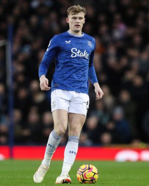 Everton 'dan Jarrad Branthwaite Premier League maçı sırasında Goodison Park, Liverpool, Birleşik Krallık' ta Everton ve Nottingham Forest maçına çıktı.