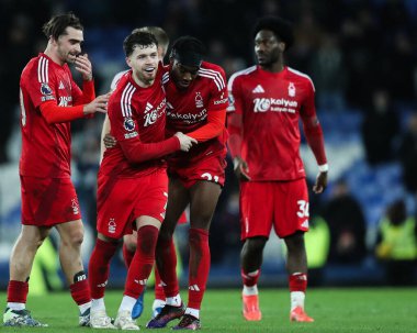 Nottingham Ormanı 'ndan Neco Williams ve Nottingham Ormanı' ndan Anthony Elanga, 29 Aralık 2024 'te Goodison Park, Liverpool, Birleşik Krallık' ta oynanan Premier League maçı sonrasında takımlarının galibiyetini kutluyorlar.