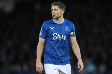 Everton 'dan James Tarkowski Premier League maçı sırasında Everton, Nottingham Forest' a karşı Goodison Park, Liverpool, Birleşik Krallık, 29 Aralık 2024