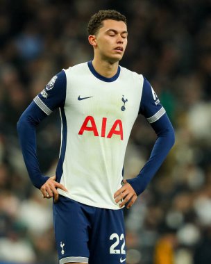 Tottenham Hotspur 'dan Brennan Johnson, Premier League maçında Tottenham Hotspur' a karşı Wolverhampton Wanderers 'ın 29 Aralık 2024' te Tottenham Hotspur Stadyumu 'nda kaybettiği bir şans sonrasında tepki gösterdi.