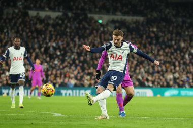 Tottenham Hotspur 'dan James Maddison, Premier League maçında Tottenham Hotspur' a karşı Wolverhampton Wanderers, Tottenham Hotspur Stadyumu 'nda 29 Aralık 2024' te gol attı.